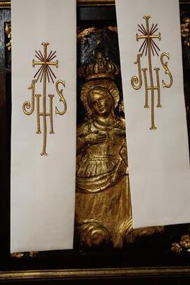 Alto rilievo in legno della Madonna