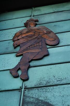 elemento decorativo esterno di portone immagine di San Giuliano