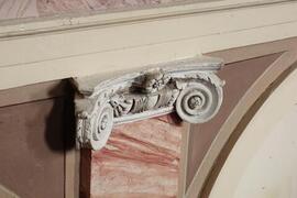 Capitello di una semi colonna 8