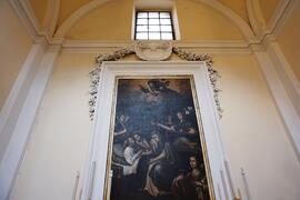 cornice mistilinea e motivi decorativi