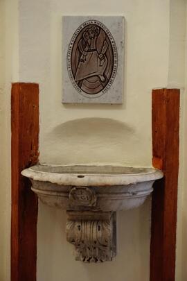 Acquasantiera a muro