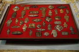 elementi decorative fitomorfi soggetti  e parti antropomorfe
