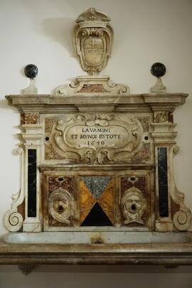 Monumento funebre